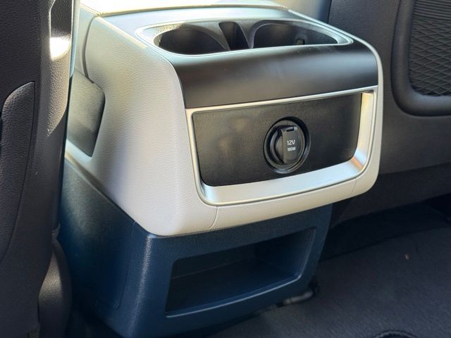Used 2025 Kia Carnival Hybrid Van