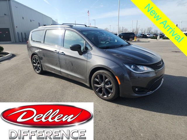 Gray (Granite Crystal Metallic Clearcoat) 2019 Chrysler Pacifica Touring L Plus FWD Minivan Front-Wheel Drive 9-Speed Automatic