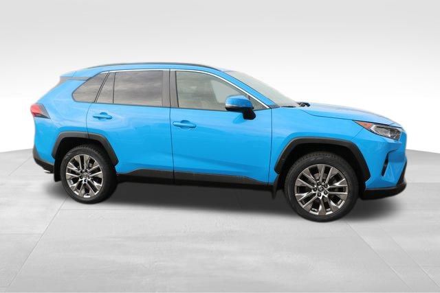 2021 Toyota RAV4 XLE Premium 18