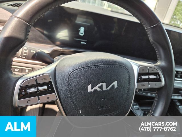 Used 2025 Black Kia S image 9