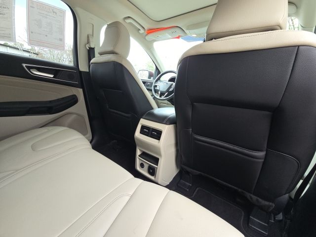 2022 Ford Edge Titanium:168337A