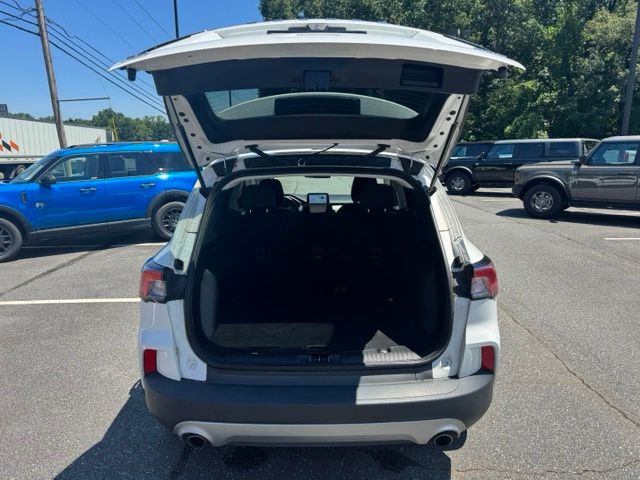 Used 2022 White Ford SE image 7