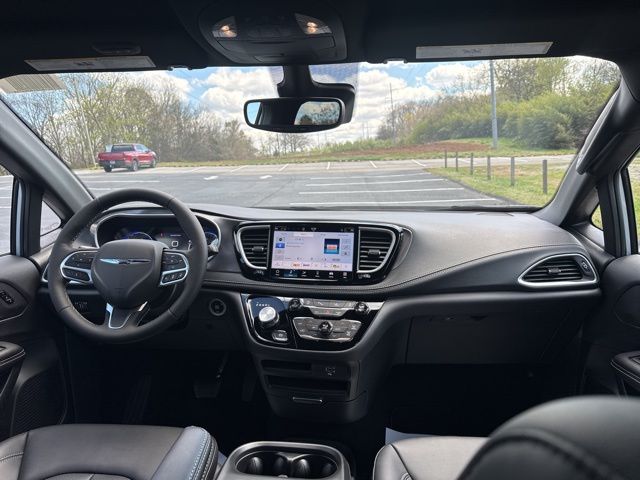 New 2026 Silver Chrysler Select image 13