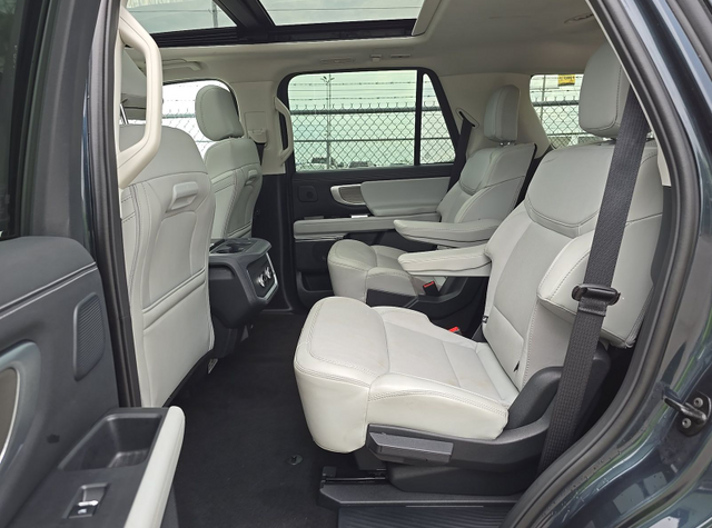 2025 Blue Metallic Ford Expedition Platinum 4X4 SUV