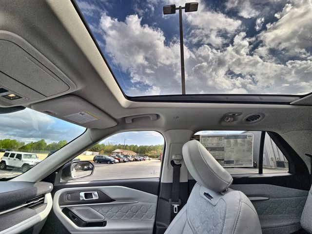 New 2026 Star White Metallic Tri-Coat Ford Platinum™ image 25
