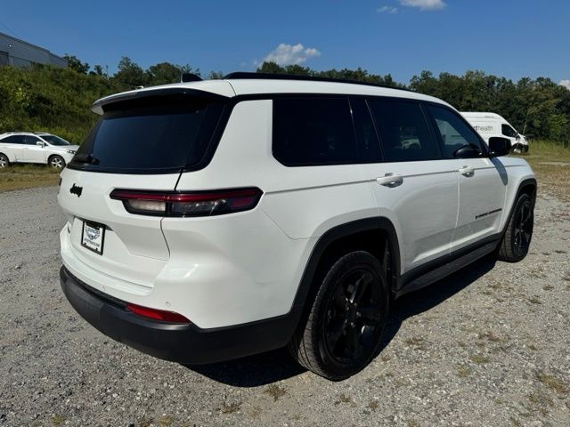 Used 2022 White Jeep Altitude image 9