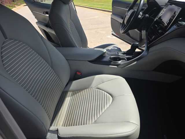 Used 2023 Ice Toyota SE image 11