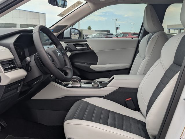 2025 Mitsubishi Outlander SE White at North Houston Mitsubishi