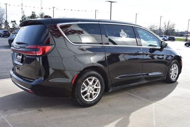 Used 2025 Chrysler Pacifica Van