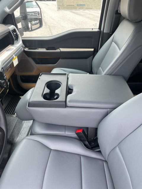 2025 Ford F-350 Super Duty XL