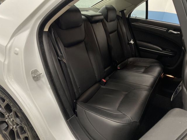 2023 Chrysler 300 Touring photo