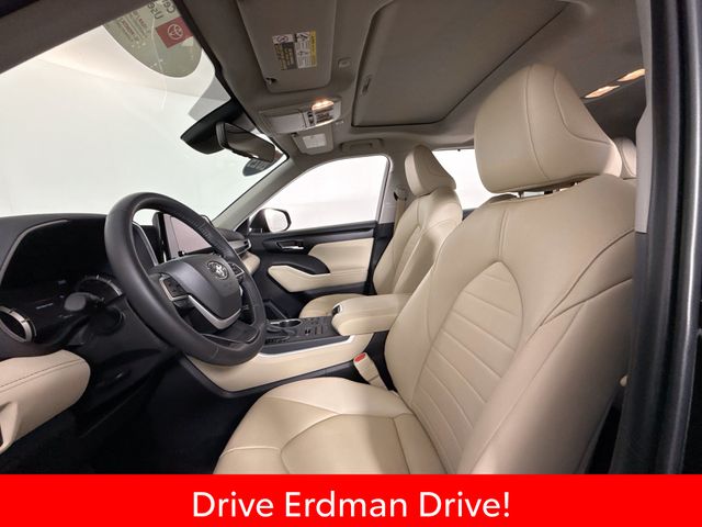 Used 2025 Toyota Highlander SUV