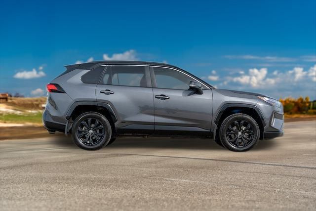 2023 Toyota RAV4 Hybrid XSE 8