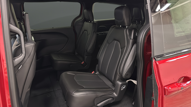 New 2026 Red Hot Pearlcoat Chrysler Select image 23