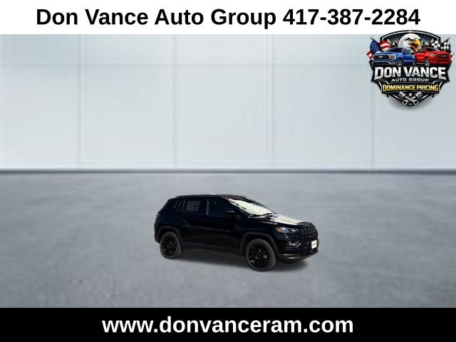 Diamond Black Crystal Pearlcoat 2026 Jeep Compass Latitude 4WD SUV / Crossover Four-Wheel Drive 8-Speed Automatic