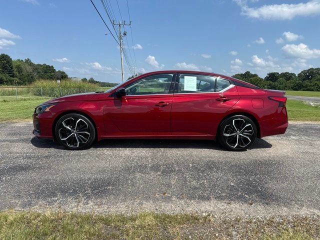 2023 Nissan Altima 2.5 SR - Image 2
