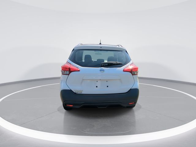 Used 2019 White Nissan S image 7