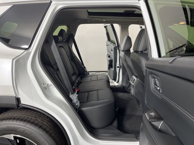 2025 Everest White Pearl Nissan Rogue SV FWD SUV