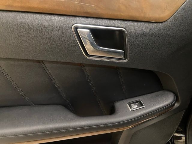 2011 Mercedes-Benz E 350 thumbnail 31