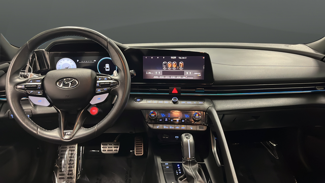 Used 2022 Ceramic White Hyundai Base image 11