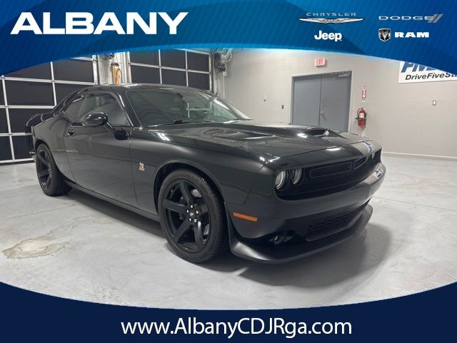 Pitch Black Clearcoat 2020 Dodge Challenger R/T Scat Pack RWD Coupe Rear-Wheel Drive 8-Speed Automatic
