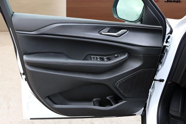 New Car 2025 Jeep Grand Cherokee L  Laredo For Sale Under $35,000 In Austin, Texas