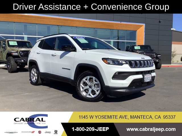 Bright White Clearcoat 2025 Jeep Compass Latitude 4WD SUV / Crossover Four-Wheel Drive 8-Speed Automatic