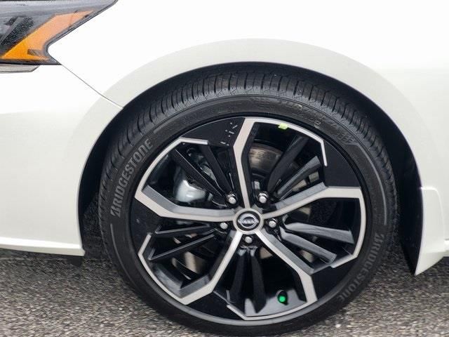 New 2025 White Nissan 2.5 SR image 8