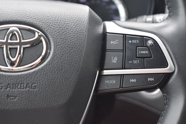 Used 2024 Toyota Highlander SUV
