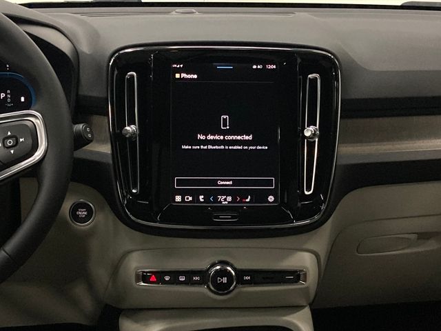 2023 Volvo XC40 B5 Plus Dark Theme