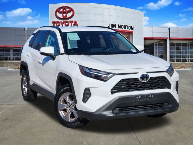 2024 Toyota RAV4 XLE's photo