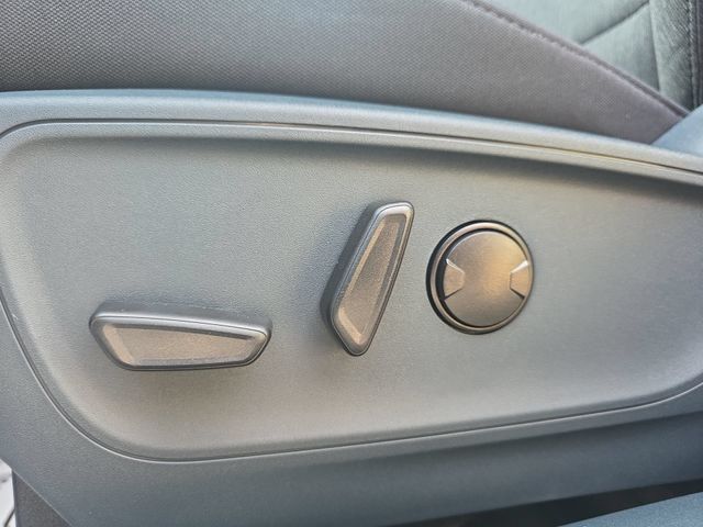 New 2026 Space White Metallic Ford XLT image 28
