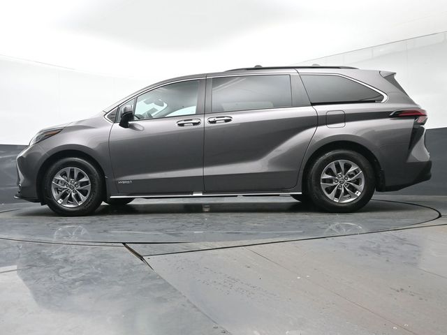 2021 Toyota Sienna XLE 25