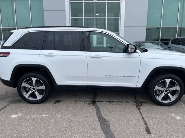 2024 Jeep Grand Cherokee 4xe - Bright White Clearcoat exterior view 4