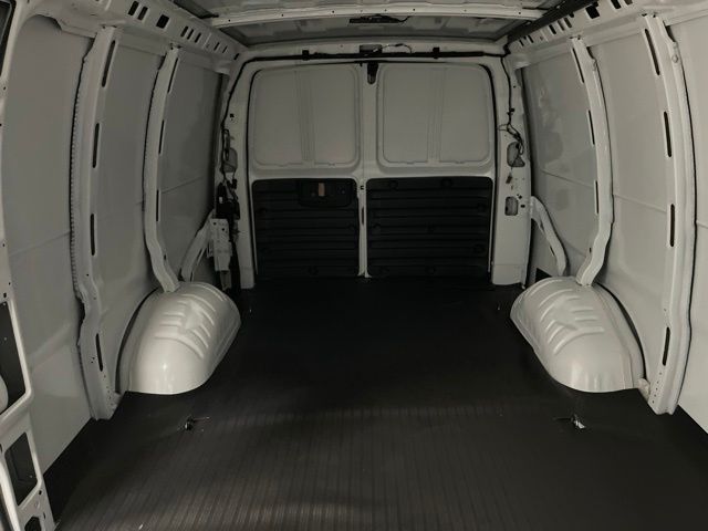 New 2026 Summit White Chevrolet Work Van image 21