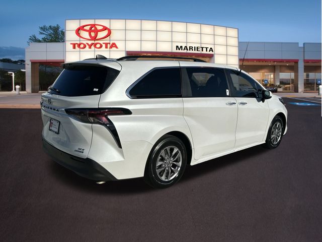 2023 Toyota Sienna XLE 28