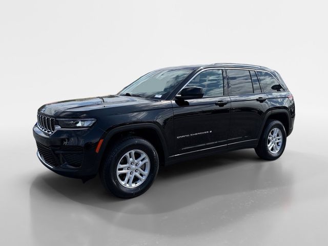 Diamond Black Crystal Pearlcoat 2023 Jeep Grand Cherokee Laredo 4WD SUV / Crossover Four-Wheel Drive 8-Speed Automatic