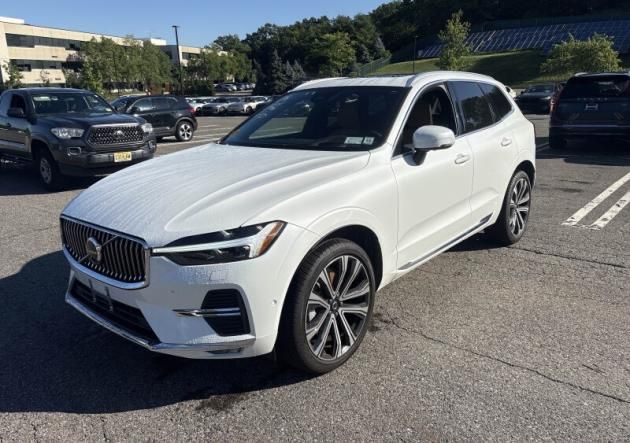 Crystal White Metallic 2023 Volvo XC60 SUV / Crossover All-Wheel Drive Automatic