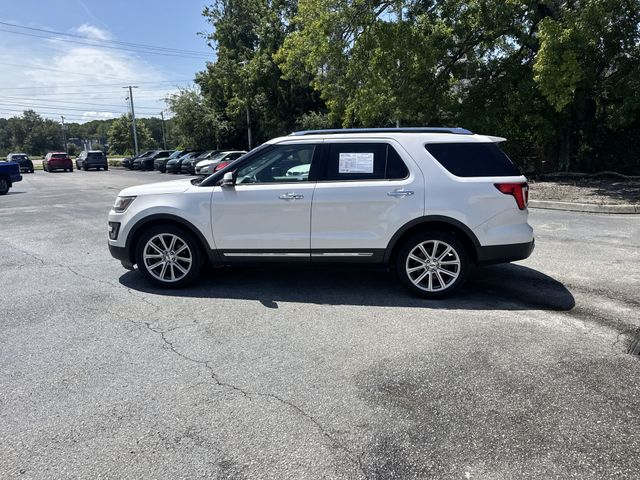 Used 2017 White Ford Limited image 8