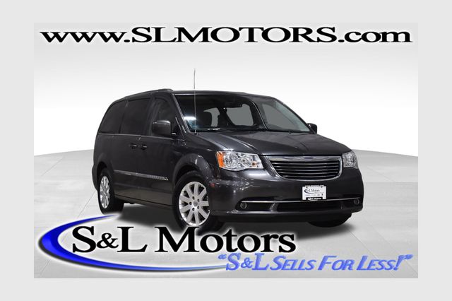 2016 Chrysler Town & Country Touring FWD