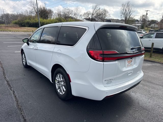 New 2026 White Chrysler Select image 5