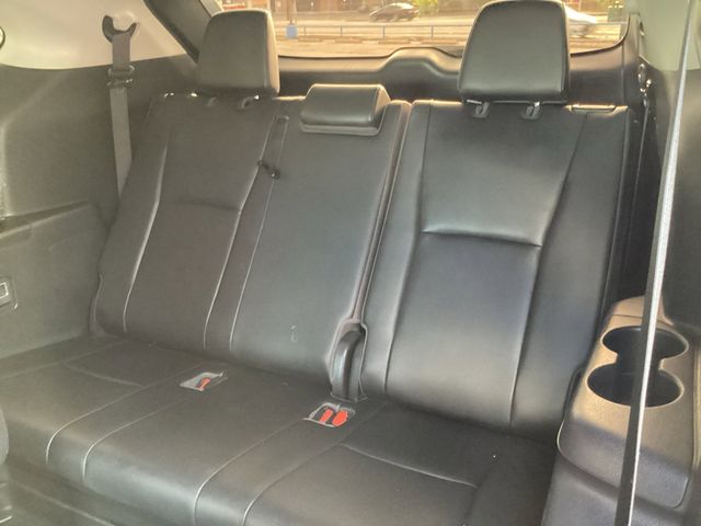 Used Car 2020 Toyota Highlander  Xle For Sale Under $25,000 In San Antonio, Texas