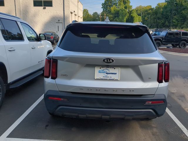 Used 2021 Silver Kia S image 3