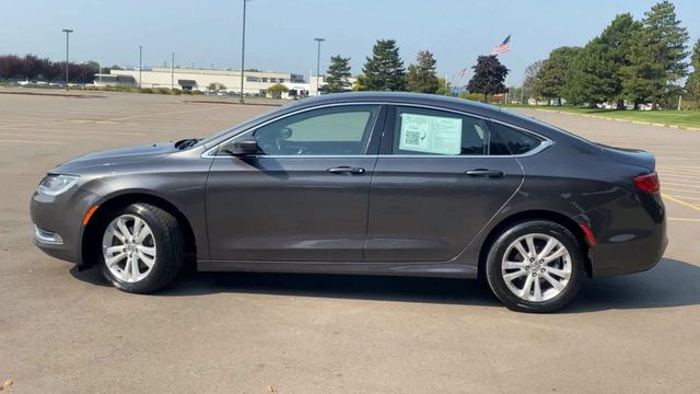 2016 Chrysler 200 Limited 5