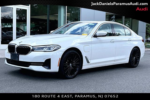 Alpine White 2021 BMW 5 Series Sedan All-Wheel Drive 8-Speed Automatic