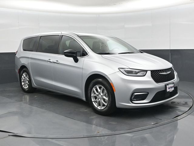 Silver Mist Clearcoat 2026 Chrysler Pacifica Select FWD Minivan Front-Wheel Drive 9-Speed Automatic