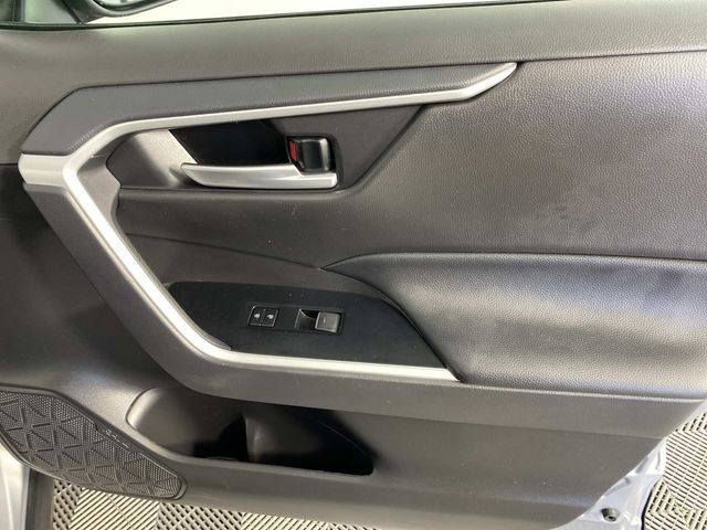 2025 Toyota RAV4 XLE Silver Sky Metallic - Grieco Acura - Image 24