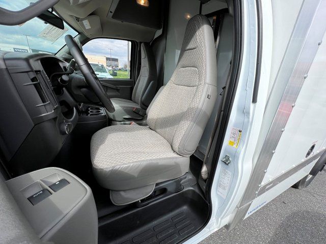 2023 GMC Savana 3500 Work Van 7