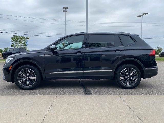 2024 Volkswagen Tiguan 2.0T Wolfsburg Edition - Deep Black Pearl exterior view 8