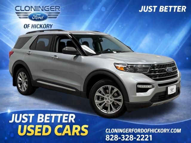 Iconic Silver Metallic 2022 Ford Explorer XLT AWD SUV / Crossover All-Wheel Drive Automatic